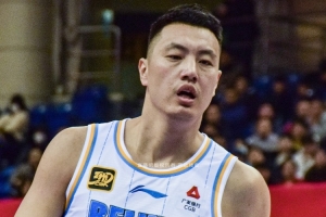 翟晓川：胡金秋在要位时肯定知道自己尺寸对不上 但没有办法