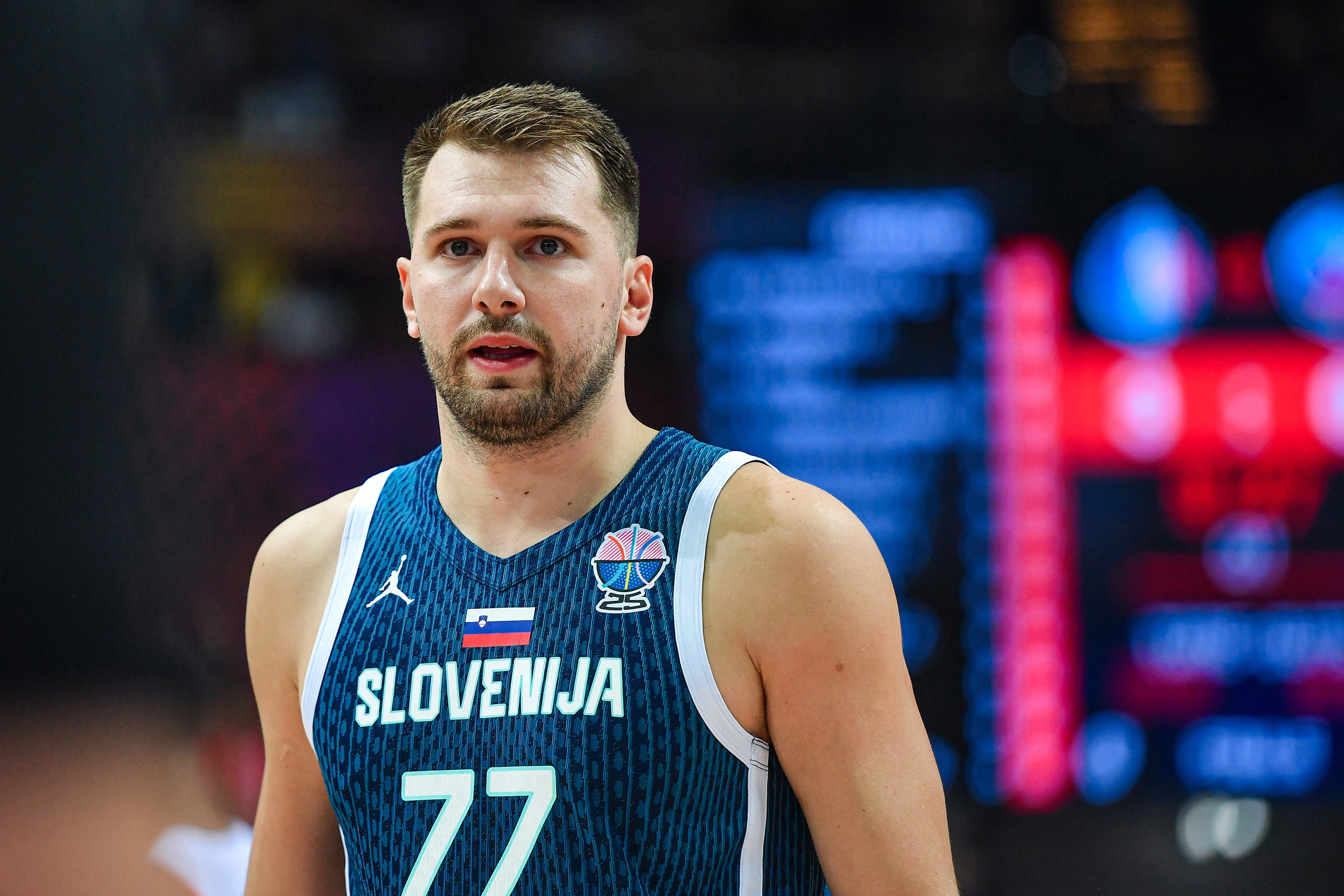 劳苦功高！东契奇半场16中6砍下两队最高19分 另有6板2助2断