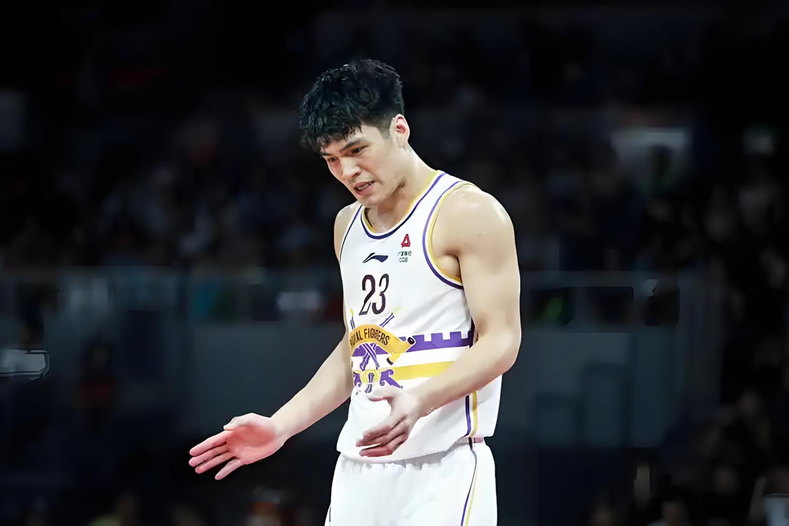 陈国豪：我最喜欢看詹姆斯打球！特别是2016年大逆转勇士！