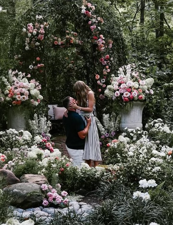 开云体育下载app-祝福！泰勒·斯威夫特社媒晒照，正式宣布与男友凯尔希订婚