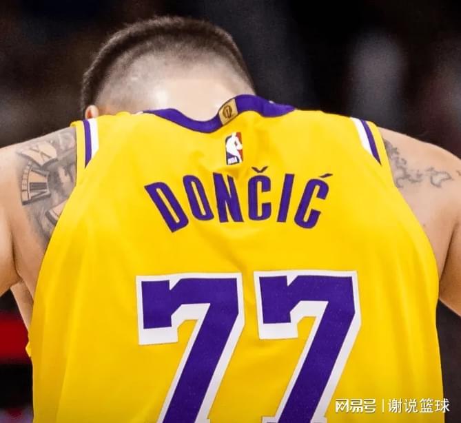 开云体育app下载-湖人又翻车东契奇虎头蛇尾，詹姆斯空有数据，众替补不如一次轮秀