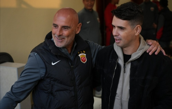 开云体育app下载-奥斯卡空降卡塔尔,携家人与海港会合,见证海港1-4惨败泽尼特|上海海港|热身赛|奥斯卡-罗梅罗|圣彼得堡泽尼特俱乐部|穆斯卡特_新浪体育_新浪新闻